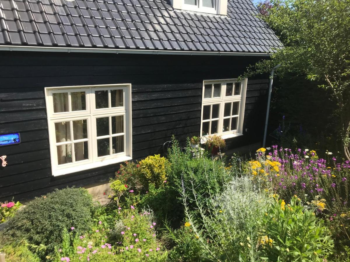 T Huuske Tuinappartement Met Fantastisch Uitzicht, Nabij Zee Apartment *