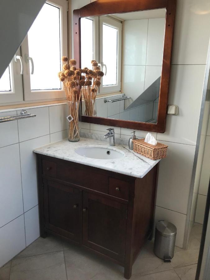 Apartment T Huuske Tuinappartement Met Fantastisch Uitzicht, Nabij Zee Zonnemaire