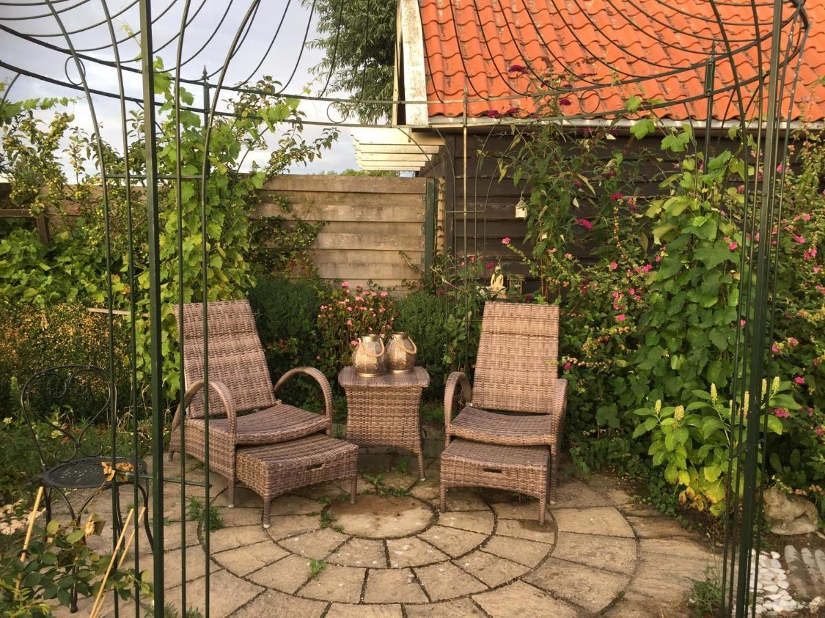 T Huuske Tuinappartement Met Fantastisch Uitzicht, Nabij Zee Zonnemaire